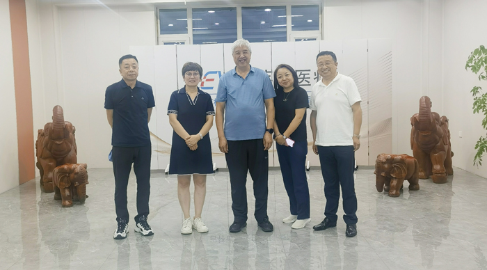 原中華神經(jīng)外科學會常委兼秘書長王任直教授到訪萊沃醫(yī)療